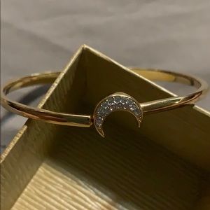 Crest 🌙 bracelet Gold tone sz 7.25/7.5